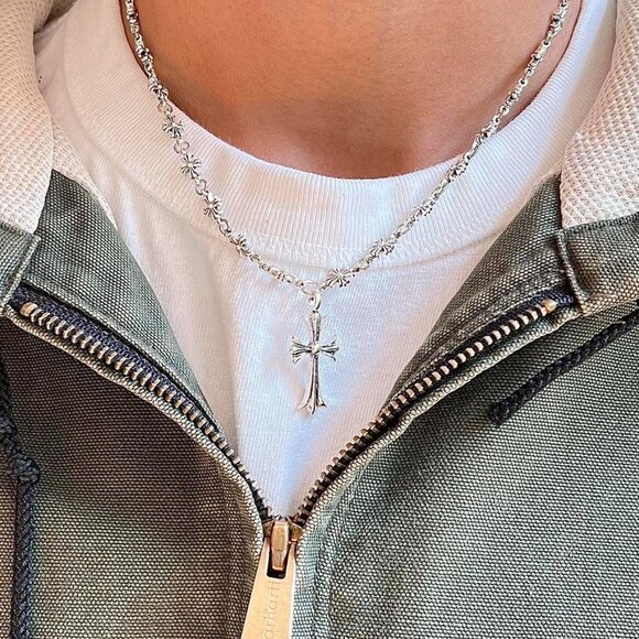 y2k grunge silver cross pendant necklace - Picture 7 of 8